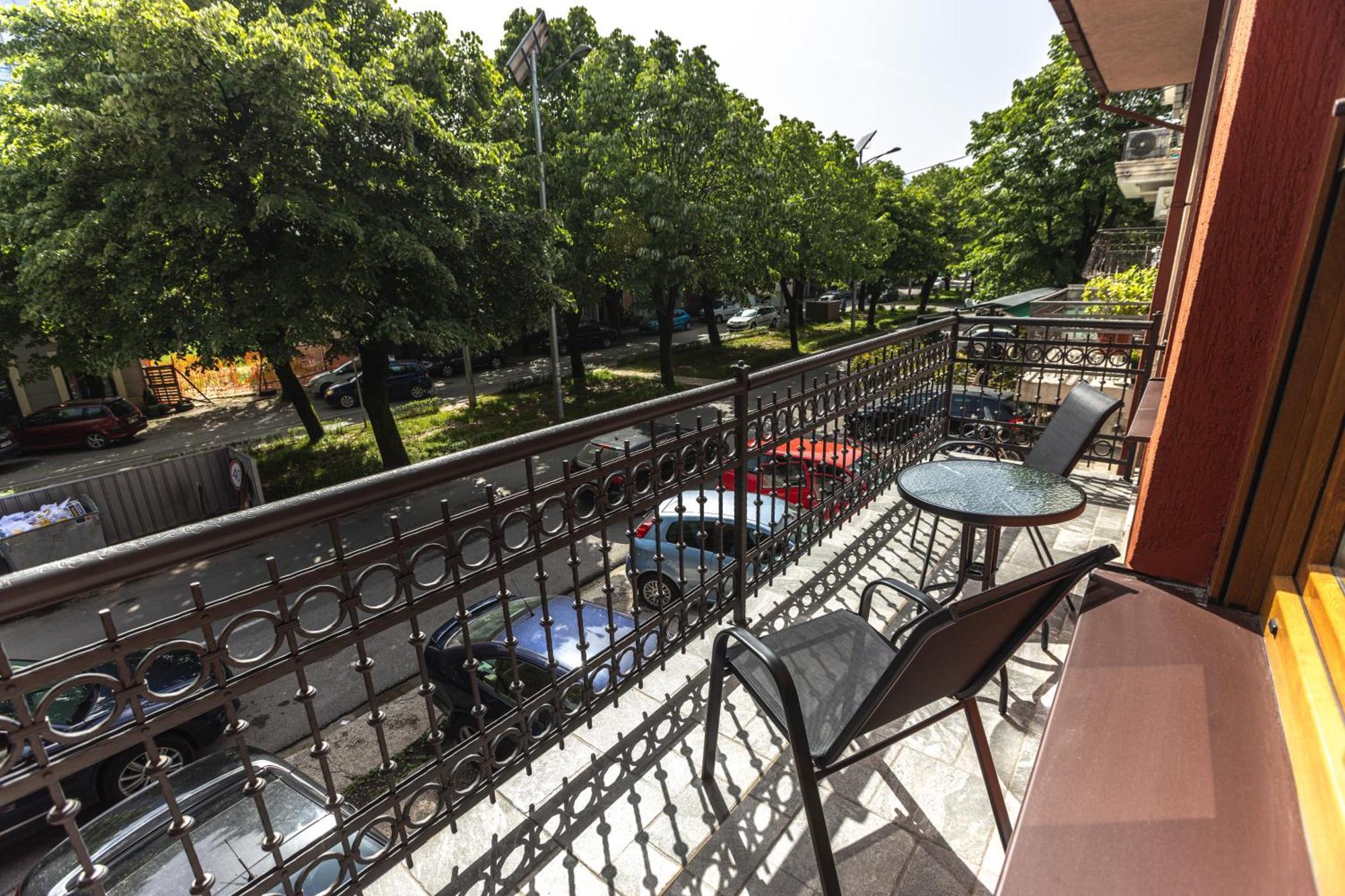 Apartmani Bulevar Цетине Экстерьер фото