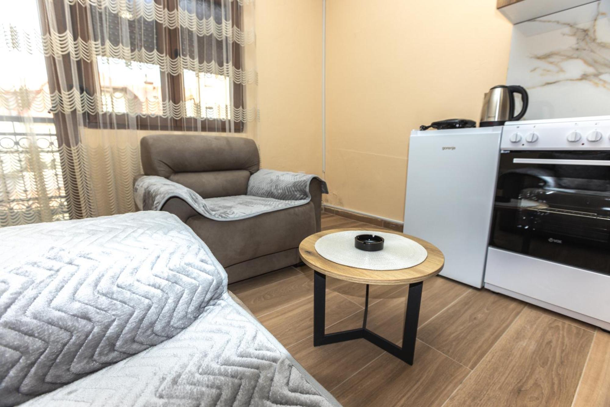 Apartmani Bulevar Цетине Экстерьер фото