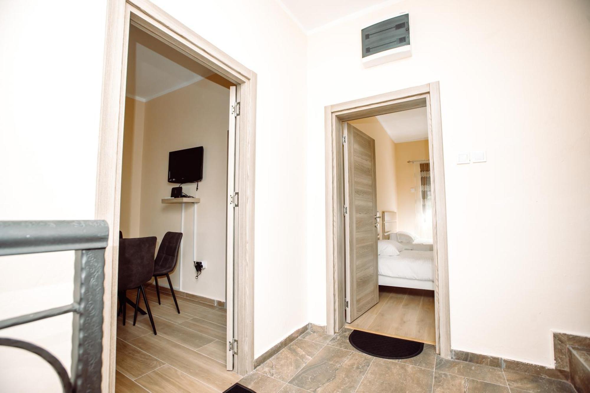 Apartmani Bulevar Цетине Экстерьер фото