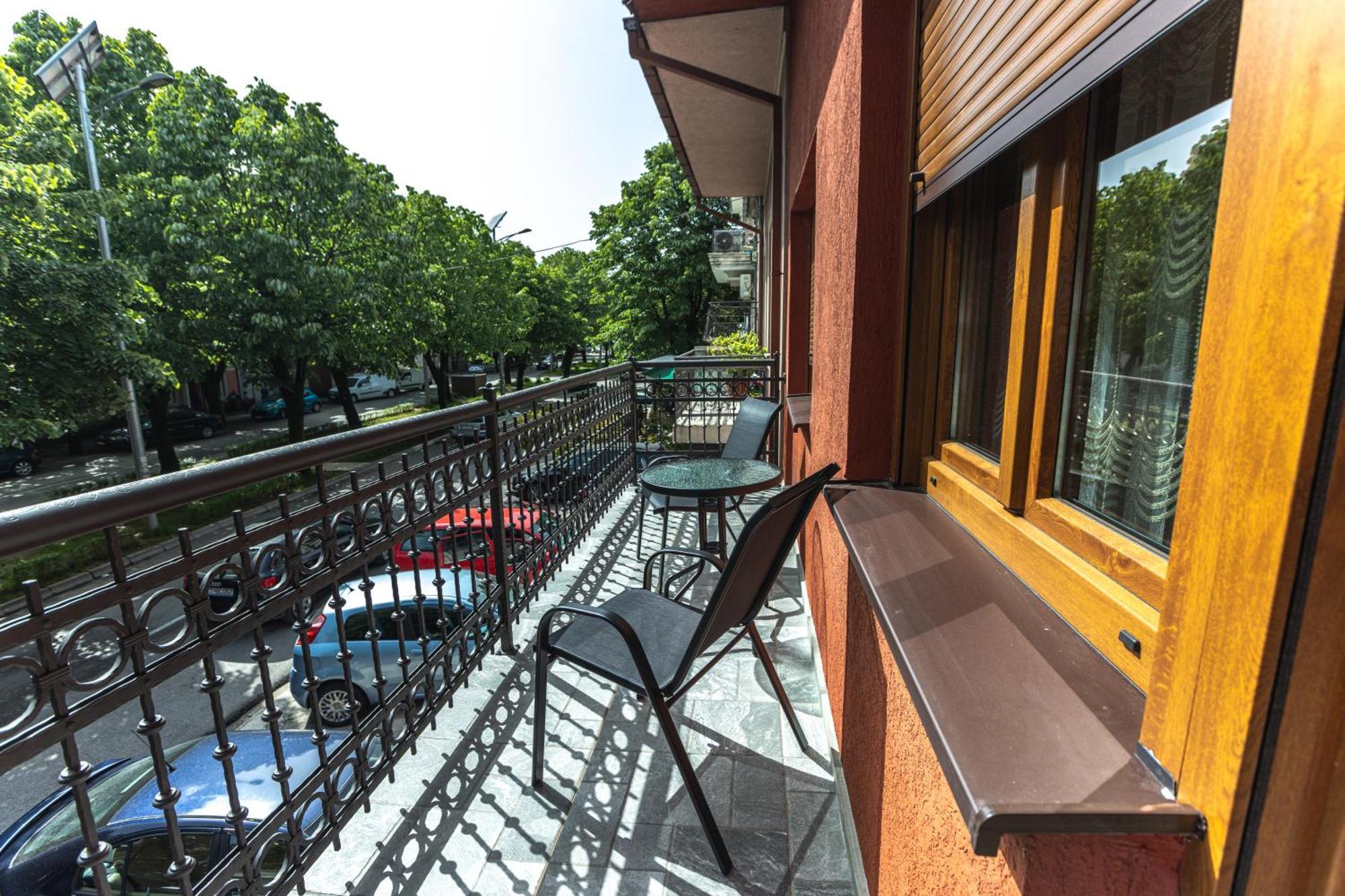 Apartmani Bulevar Цетине Экстерьер фото