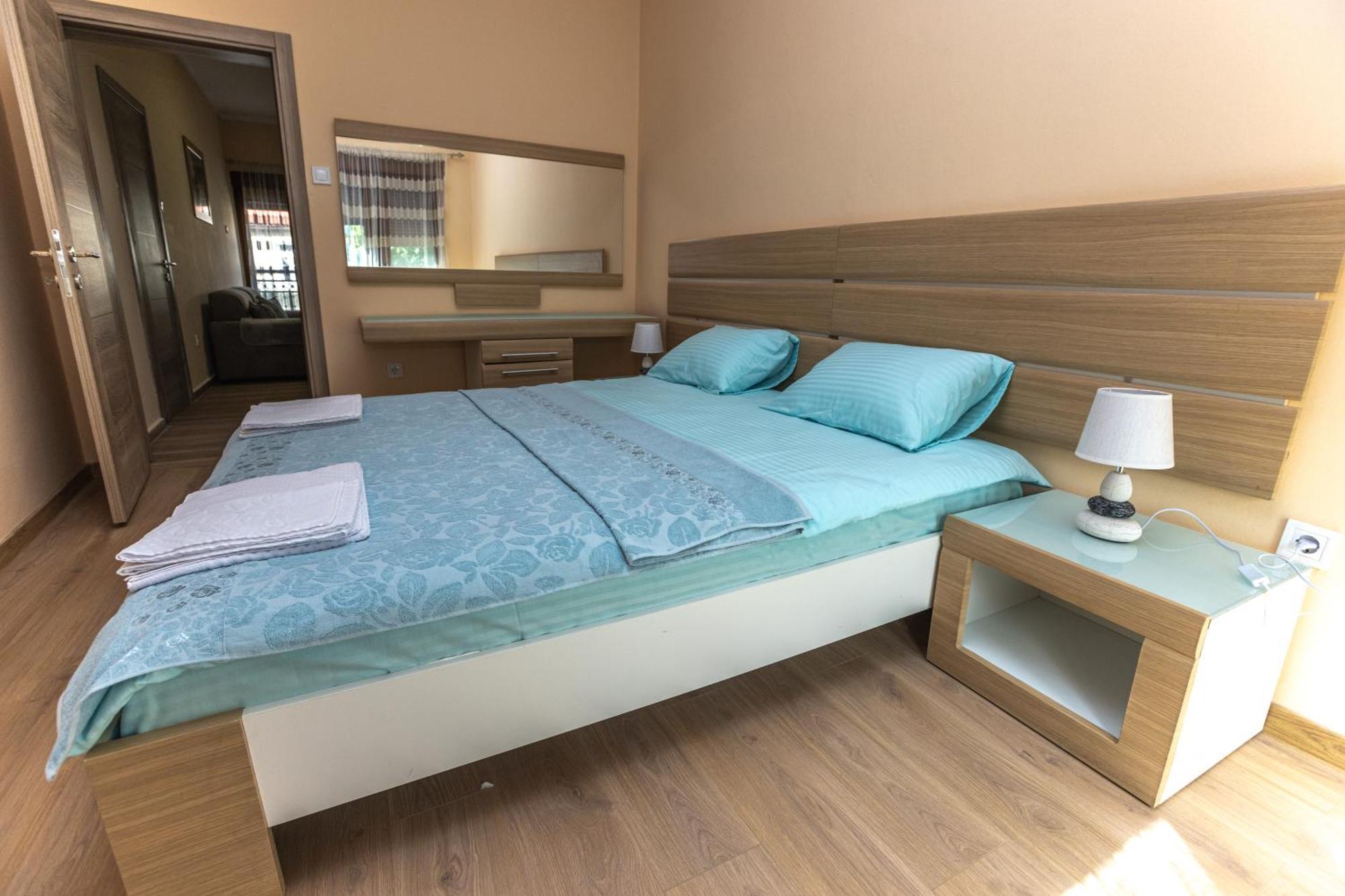 Apartmani Bulevar Цетине Экстерьер фото