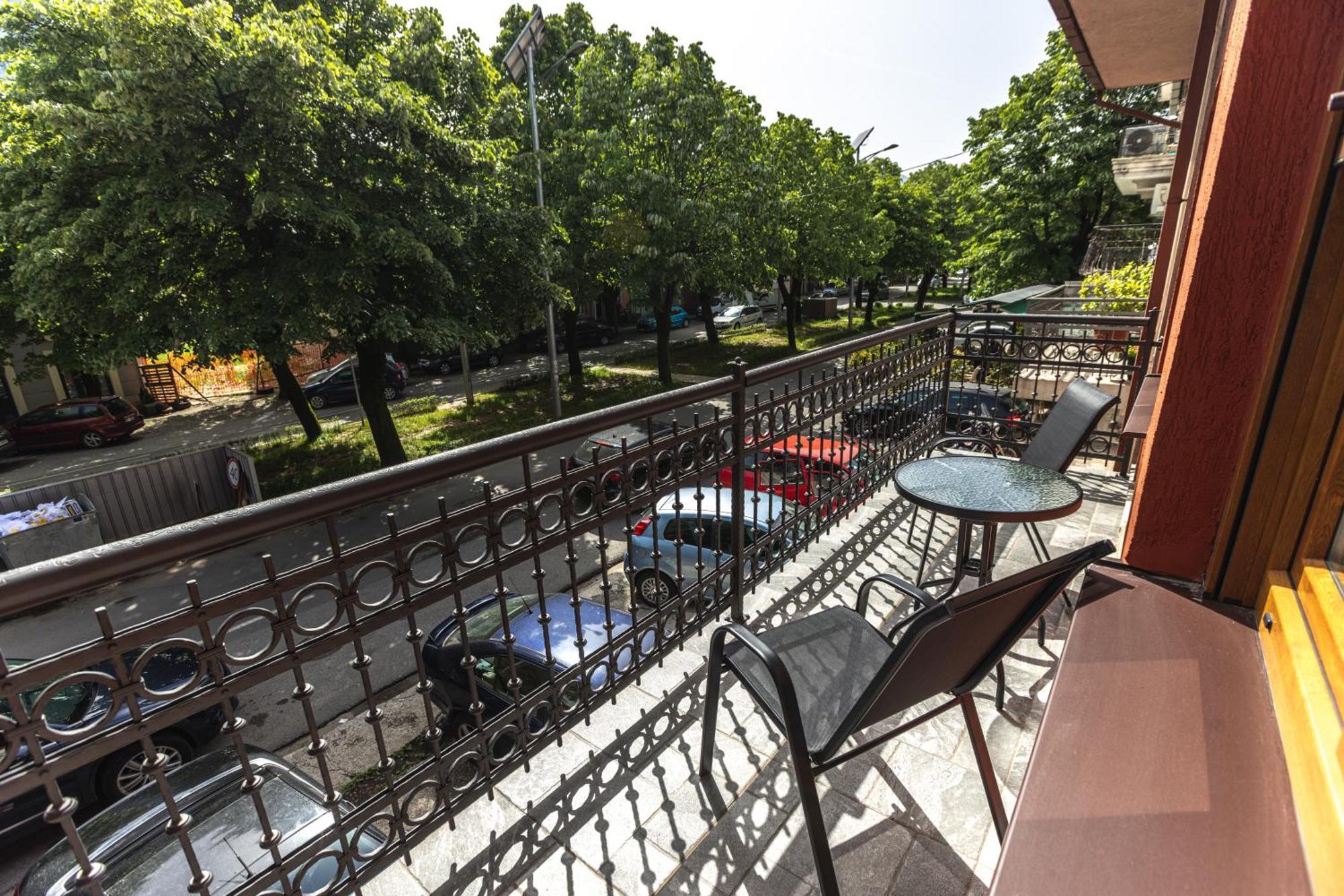 Apartmani Bulevar Цетине Экстерьер фото
