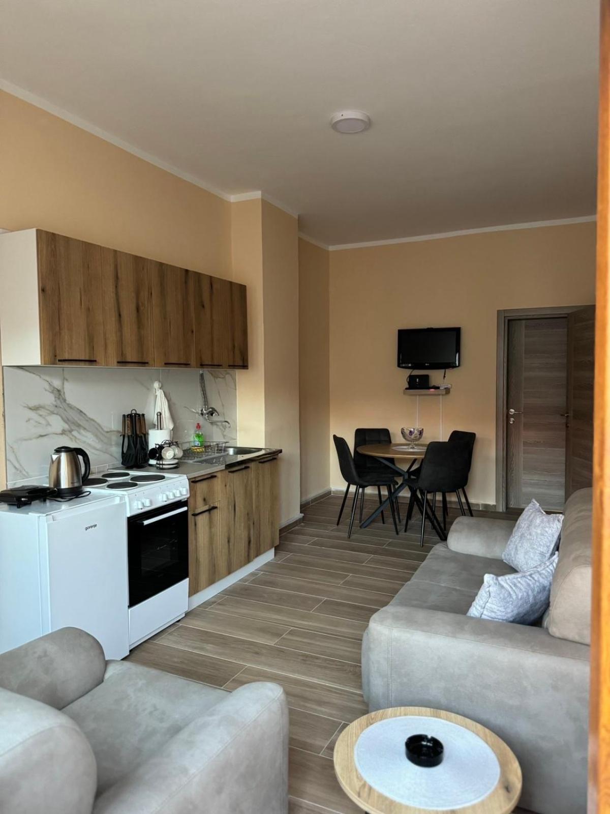 Apartmani Bulevar Цетине Экстерьер фото