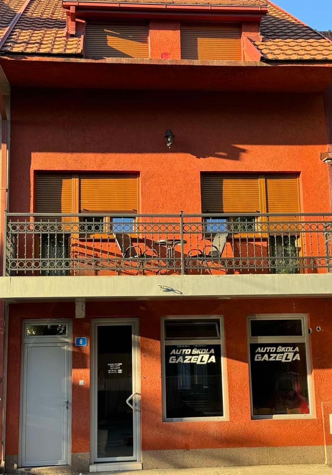 Apartmani Bulevar Цетине Экстерьер фото